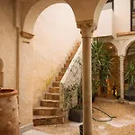 Apartamento Patio de la Escalera - Agustín Moreno 46 *