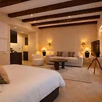 Apartamento Patio de la Escalera - Agustín Moreno 46 *