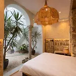 Patio de la Escalera - Agustín Moreno 46 * Córdova