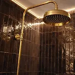 Apartamento Patio de la Escalera - Agustín Moreno 46 *