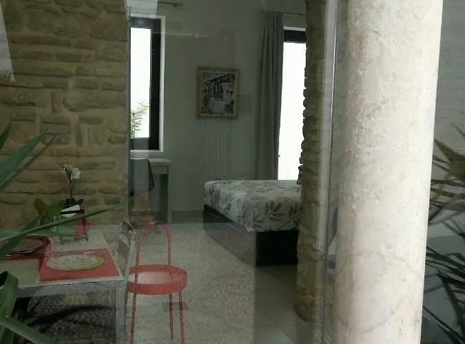 Patio De La Escalera - Agustin Moreno 46 *