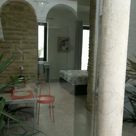 Patio De La Escalera - Agustin Moreno 46 *